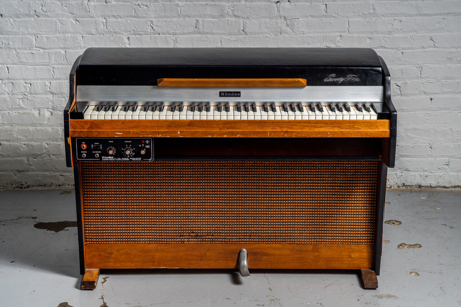 Rhodes 7055 Student Model: An In-Depth Look | Chicago Electric