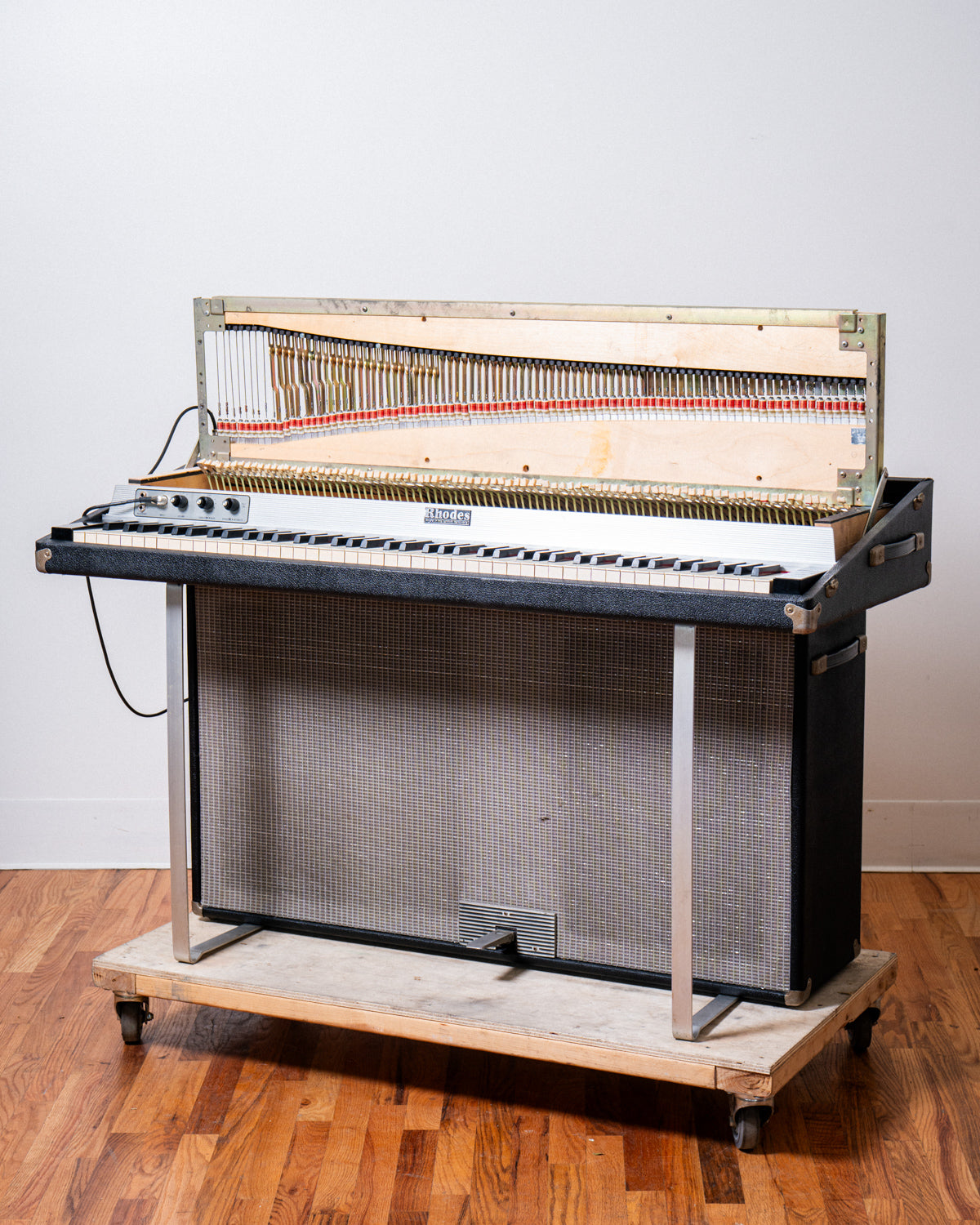 1975 Rhodes Mark I Suitcase 88 "Alberta"