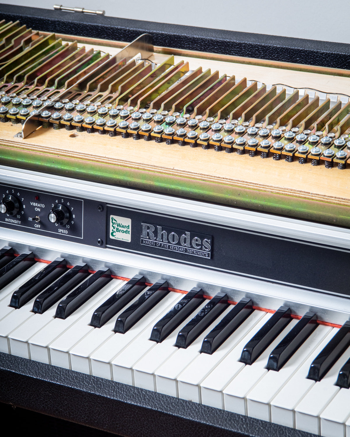 1982 Rhodes Mark II Suitcase 73 "Rod"