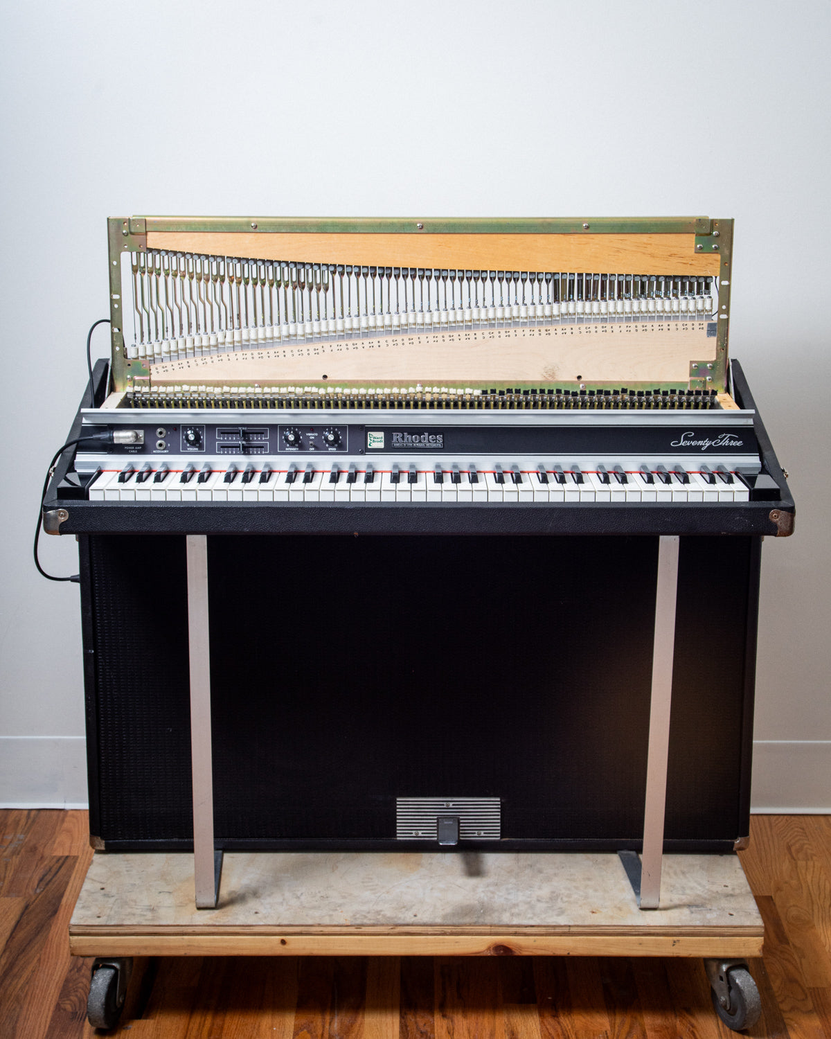 1982 Rhodes Mark II Suitcase 73 "Rod"