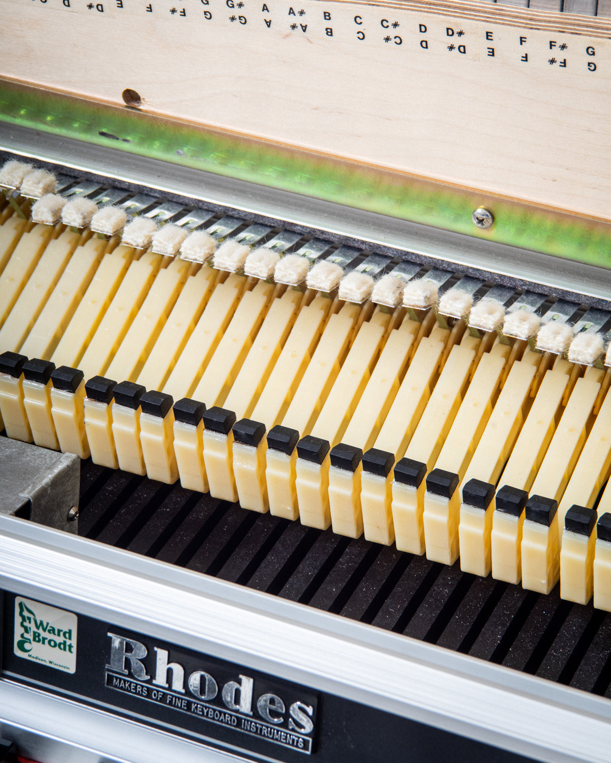 1982 Rhodes Mark II Suitcase 73 "Rod"