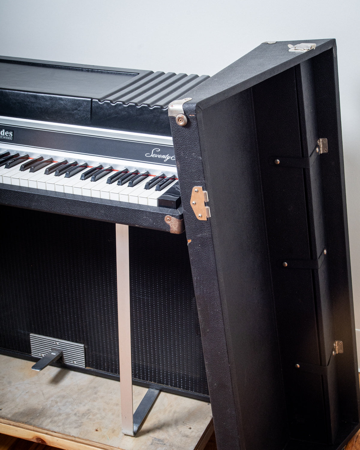 1982 Rhodes Mark II Suitcase 73 "Rod"