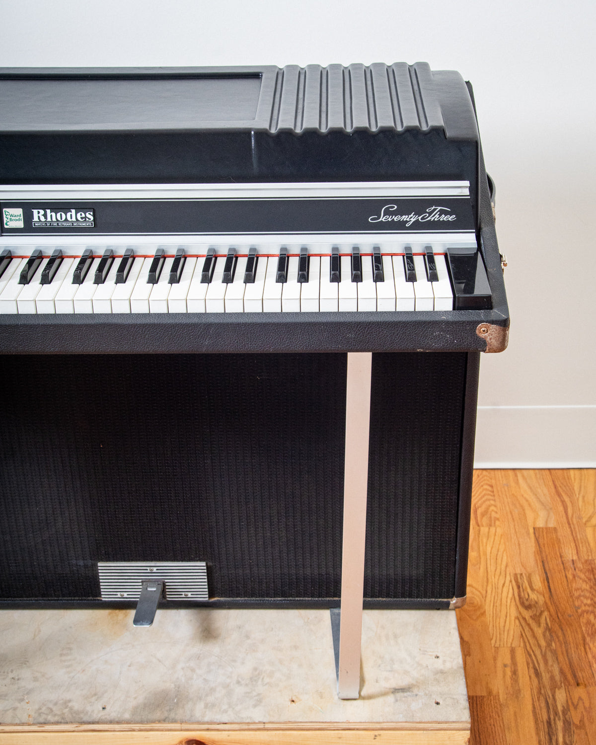 1982 Rhodes Mark II Suitcase 73 "Rod"