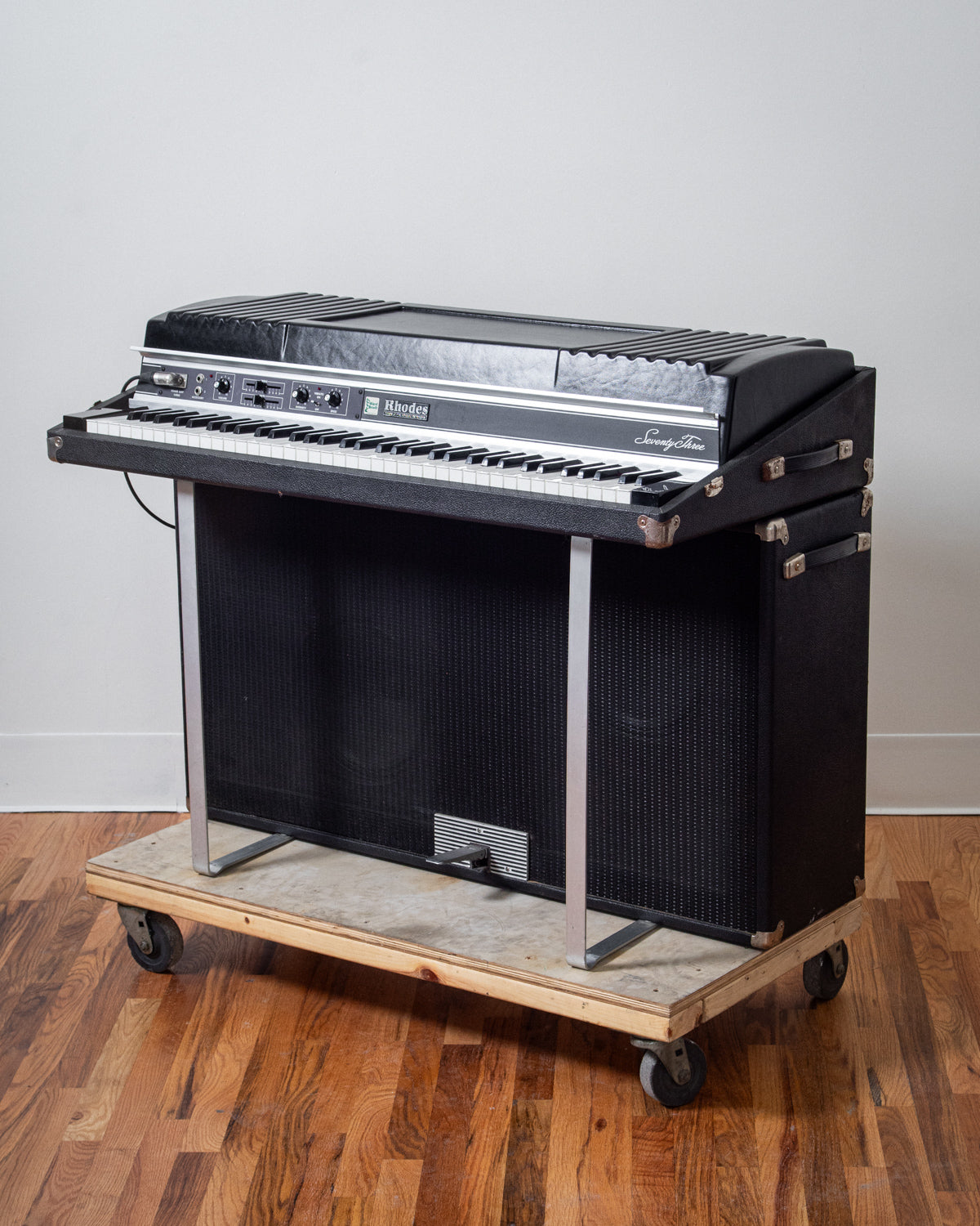 1982 Rhodes Mark II Suitcase 73 "Rod"