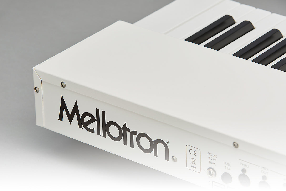 Mellotron M4000D Mini, white, Mellotron logo detail