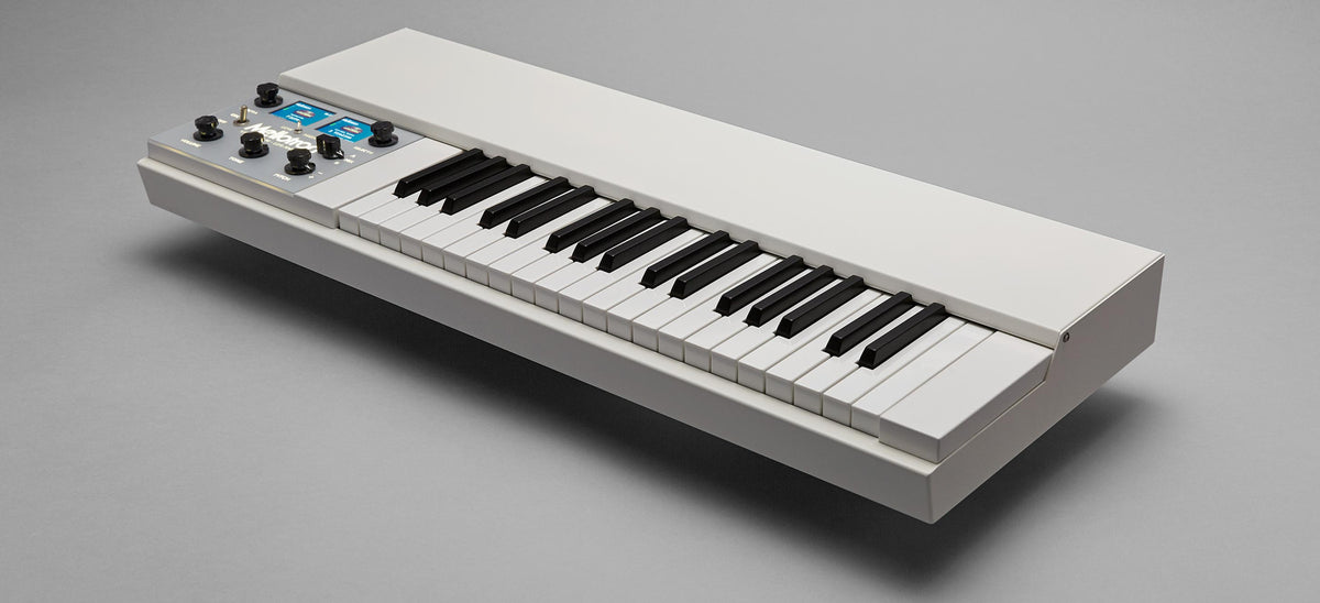 Mellotron M4000D Mini, white, angled view