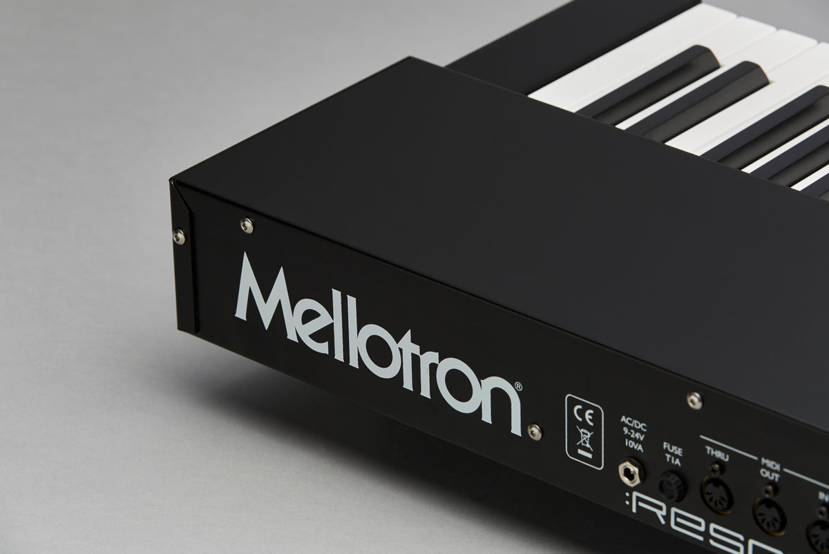 Mellotron M4000D Mini, black, Mellotron logo detail