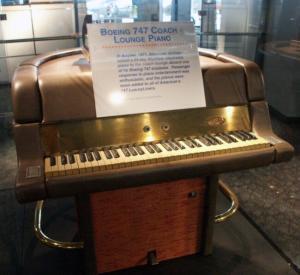 1970s-boeing-747-wurlitzer-piano_865