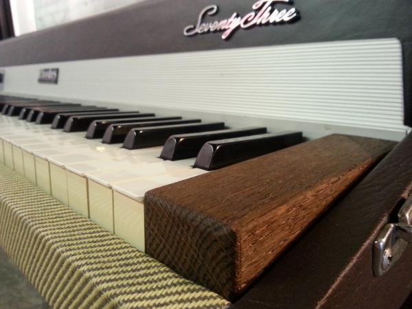 Rhodes Tweed Two Tone Cheek Block Best