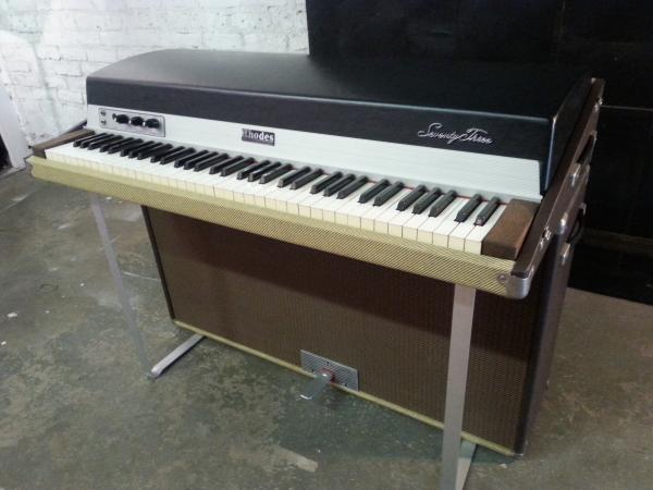 Rhodes Tweed Two Tone Front Angle WO Case