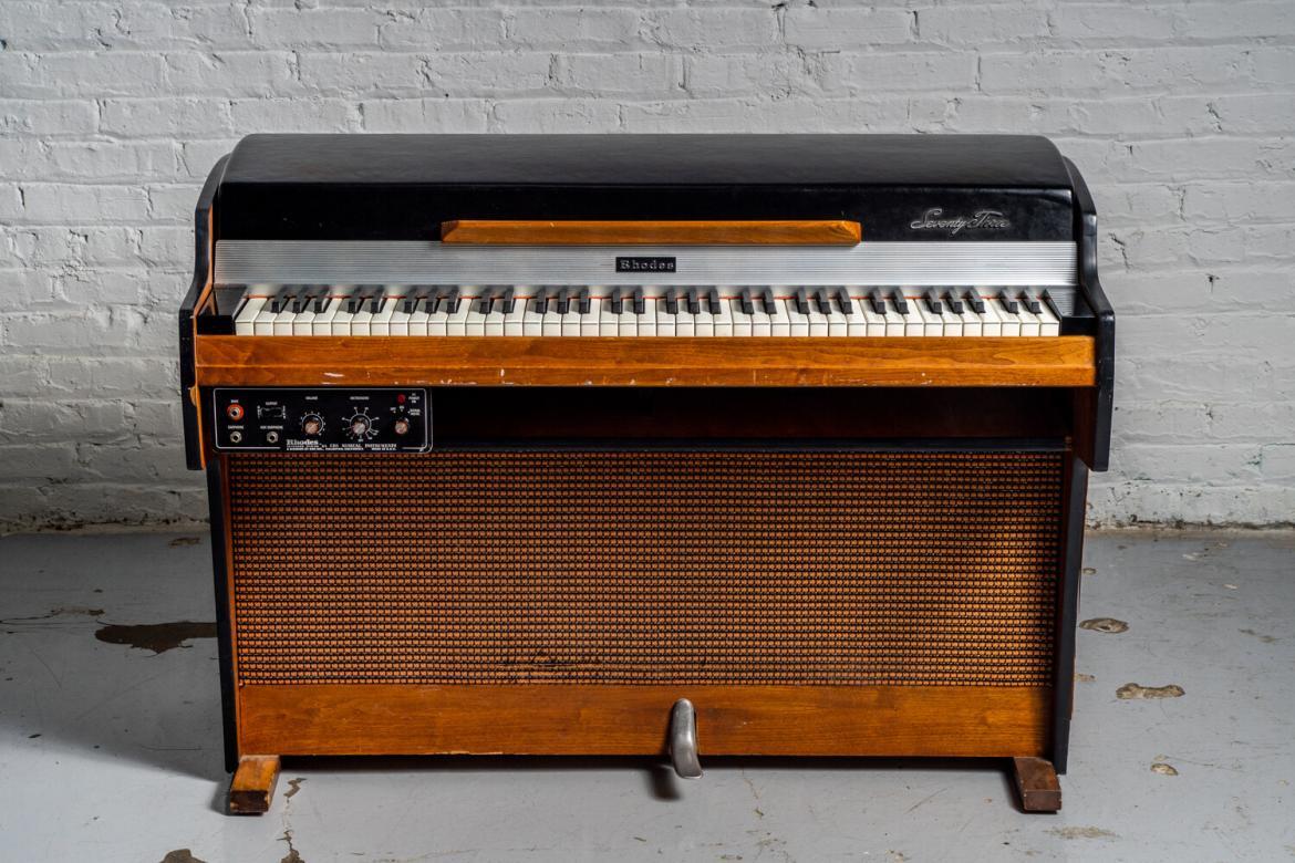 Fender on sale rhodes dimensions