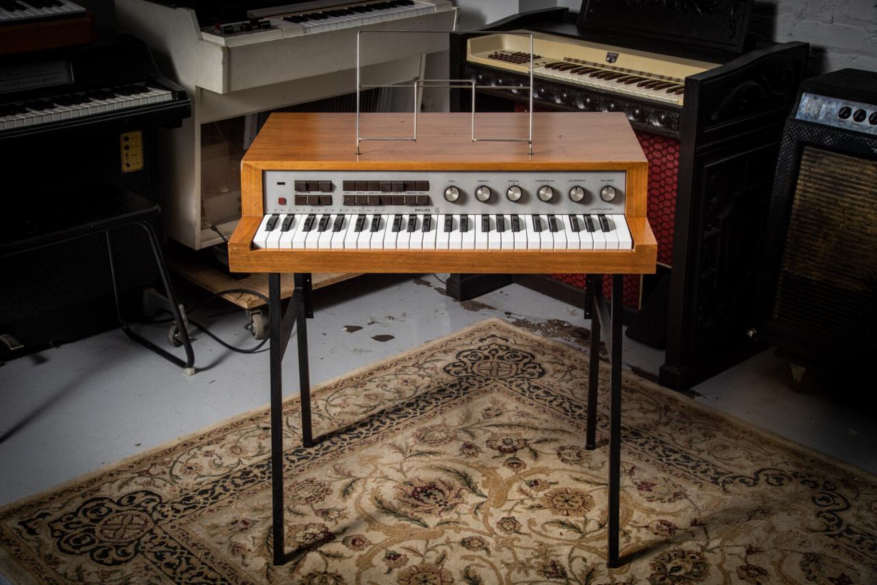 Combo Organ Feature: The Philips Philicorda – The Chicago Electric ...