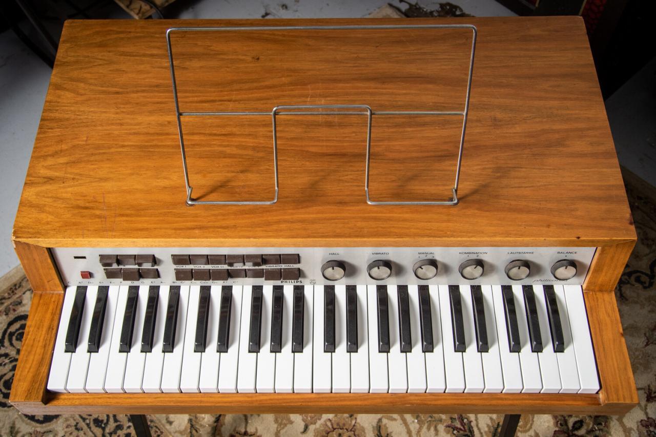 Combo Organ Feature: The Philips Philicorda – The Chicago Electric ...